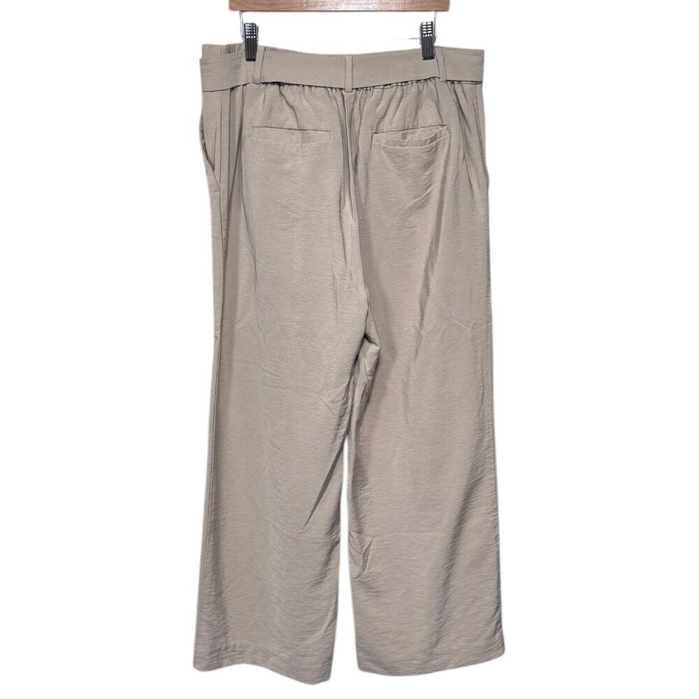 LOFT Beige Cropped Relaxed Fit Pants with Belt - Size Medium - Picture 4 of 5